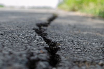 Fill Cracks with Asphalt Sealing!
